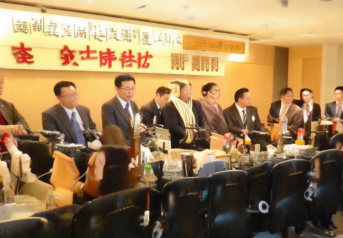 AG超玩会与狼队队内语音对比：团队默契VS战术沟通的制胜之道